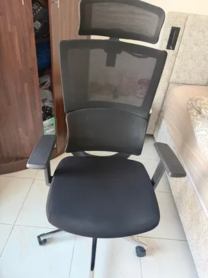 كرسي مكتب مريح للعمل او الدراسة