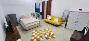 استوديو صغير بالخوض السادسه غرفه وحمام ومطبخ تحضيري 5 دقايق من جامعه السلطان قابوس