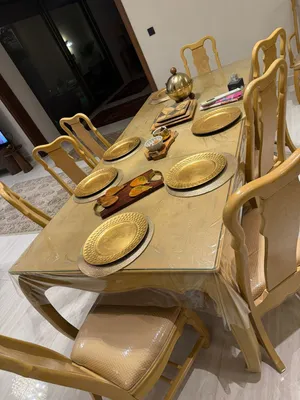 طاولة سفرة أميركية 248 سم طول 111سم مع 10كراسي ونبش