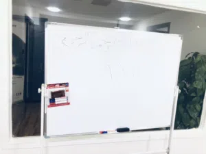 سبورة تعليمي وايت بورد مقاس 1.20*90متر
