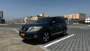 Used Nissan Pathfinder in Al Dakhiliya