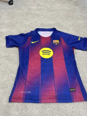 تيشيترت برشلونة موسم 2025/2026 الاصلي من نايك
