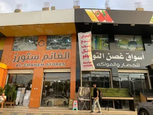 محلات للبيع يمكن البيع بابين او اربعة