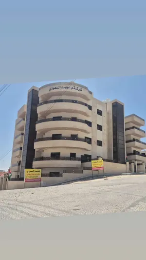 شقة طابق ثالث مع روف فاخرة بمساحات واسعة بمواصفات عالية جداً وتشطيب استثنائي البنيات طريق المطار