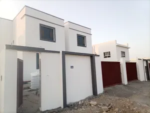 للبيع فله في العامرات النهضة مربع 14 مساحه البناء 222 مساحه الأرض 300