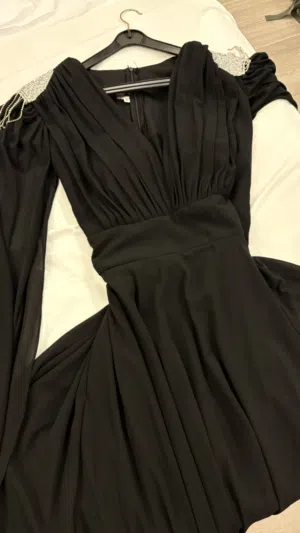 فستان سهرة أسود طويل