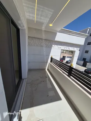 شقة فاخرة للبيع التامنة ط1هندسي 124 م + تراس  ومصعد