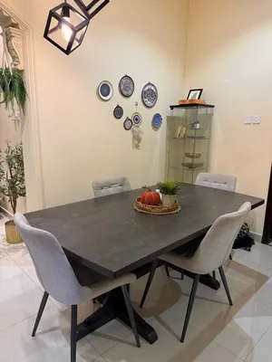 Dining table طاوله طعام