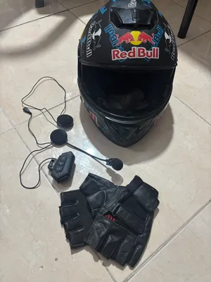 خوذة ريدبول RedBull أصلية مع كفوف مع سماعات بلوتوث ومايك للبيع