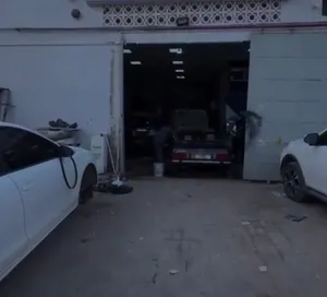 كراج للبيع يسع 10 سيارات