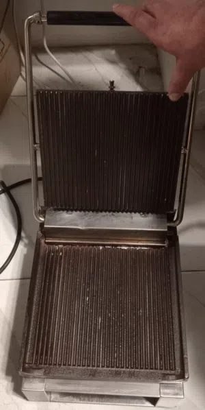 ماكينة تحميص سندويشات Commercial Panini Grills Haevy duty