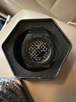 ساعة casio اصليه للبيع الي له خاطر