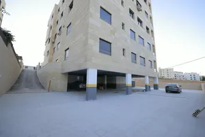 عرض على اخر شقه بالمشروع  طابق اول للبيع بتشطيبات مميزه
