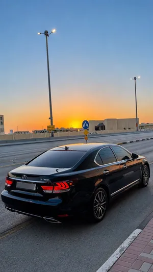 للبيع لكزز LS460 الحالة ممتازة مايبي لها شي دق سلف وتوكل على الله