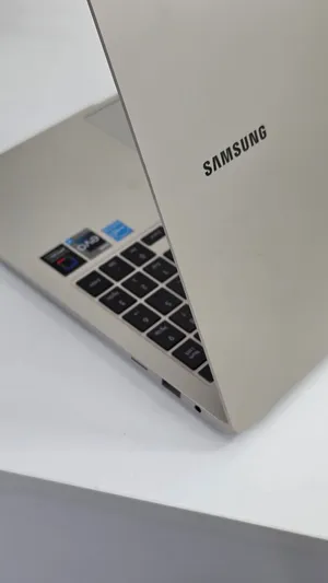 لابتوب سامسونج بموصفات جدا عاليه جيل 13 Core i7 Ram 16GB ddr5 6000speed 512GB ssd