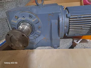 محرك صناعي الماني بالكمبيو ومخفض السرعة من 1430 الى 53 r/min كهرباء 380/660v