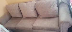 طقم جلوس إستعمال خفيف ل 5 أفراد. Modern sitting room for 5 persons.
