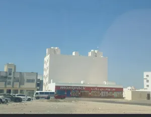 للايجار شقة ممتازه في المعبيله السابعة مقابل الصناعيه و بجوار نستوا الجديد و بنك ظفار