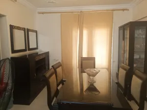 حجرة سفرة خشب زان 6 كراسي و ترابيزة و نيش و بوفيه و مرايات و زجاجة للترابيزة