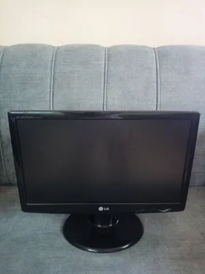 شاشه كمبيوتر LG تبارك الله شبه جديده ولا شخطه والسلام عليكم ورحمه الله