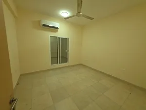 فيلا للايجار الخوض موقع مميز خلف مركز ياس/Villa for rent in Al Khoudh Prime location behind Yas Mall