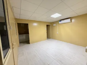 شقة غرفة وصالة للايجار بالشامخة
