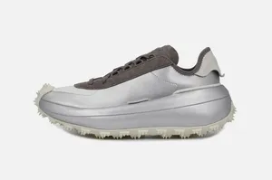 للبيع Adidas Y-3 Makura موديل مميز وفخم من Y-3 تصميم أنيق ونادر
