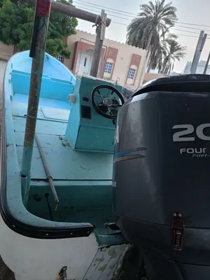 للبيع قارب 25 مصنع عادل صحار مع الملكيه مع المحرك 200 فور استروك وليخ 27 رغب 8