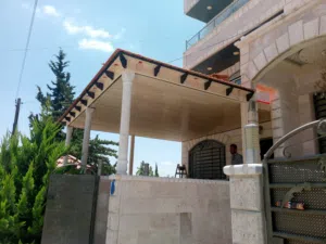 تركيب جميع  انواع القرميد  وصيانة بأفضل طرق العزل كفالة خمس سنوات ع جميع اعمالنا