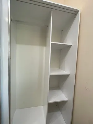 خزانة ومكنسة للبيع