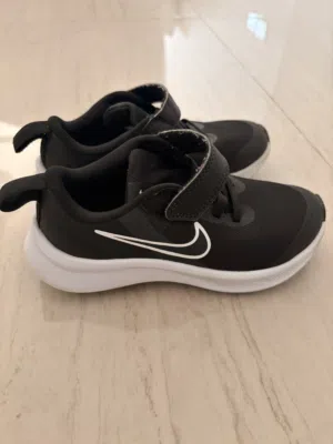 Nike Kids Sneakers – Lightweight, Comfortable & Stylish Size: 28