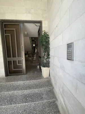 للإيجار روف مفروش غرفة وصالة مع ترس بإطلالة جميلة شفا بدران الجامعة التطبيقية