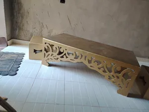 طاولة استقبال  متكونة من 3قطع. وعالمستعمل