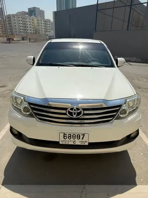 Toyota fortuner// V4,gcc