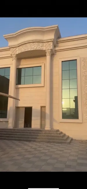 فيلا للإيجار في قراط متكونة من طابقين طابق ارضي مجلس و صالة و طابق علوي 4 غرف ماستر