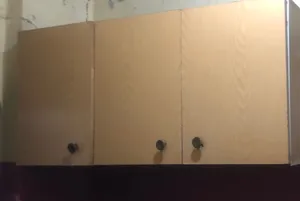مطبخ خشب بالرخامه مستعمل حاله جيده جداً