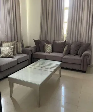 طقم كنب نظيف مريح 7 مقاعد