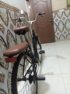 بايسكل من شركة  روست موال  بايسكل كامل مكمل ما بي اي نقص يتحمل اوزان وقوي