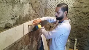 اسطي وعامل سراميك  بلاط  زليز  حوائط وارضية رخام  تبليط مرشبيدي  ديكورات. قطو تخريم  فغريان وضواحيها