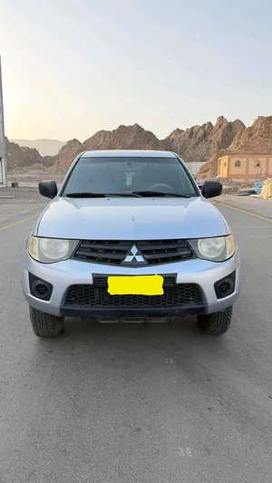 للبيع بيكب ميتسوبيشي غمارتين فورويل نظيف وبحالة الوكالة