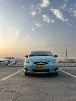 تويوتا ياريس للبيع نظيف جداً