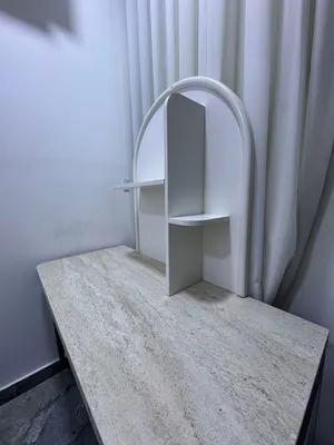 ميز أبيض تُركي