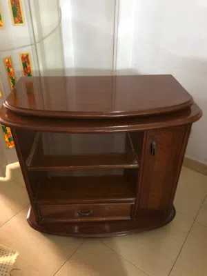 طاوله للبيع بحاله ممتازه
