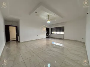 شقة / مميزة / فارغة / للايجار / تشطيب ديلوكس / 200م / ط1 / خلدا