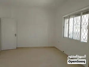 شقه فارغه للايجار طابق اول في ضاحيه الرشيد