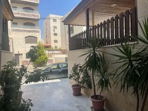 شقه فاخره مع العفش