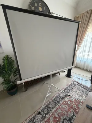 شاشة عرض بروجكتر للبيع ( جديدة كليا)