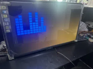 3 شاشات 32 بوصة للبيع 3x 32 TVs (Like New)