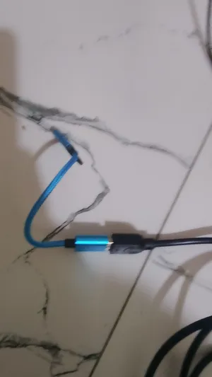 طابعه كانون نضيفه وشغاله كلشي ما بيهه وياهه كيبل يربط بنقال وطابعه وياهه احبار