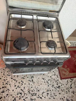 غاز اربعه روس تركي واستعمال نظيف  كوشه تخدم فوق و لوطه فيه ولاعه كهربائيه